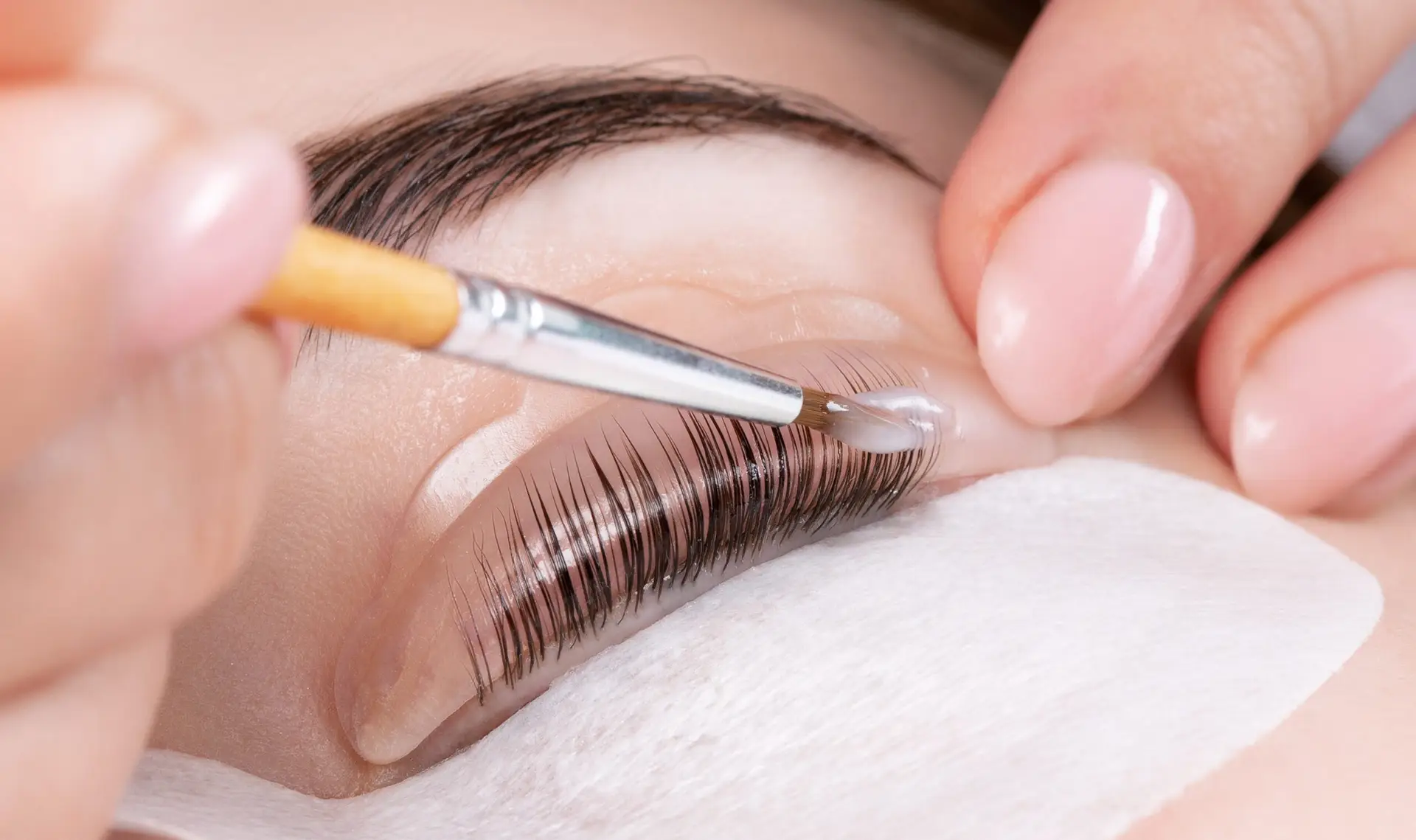 make up,artist,makes,the,procedure,of,lamination,and,dyeing,of